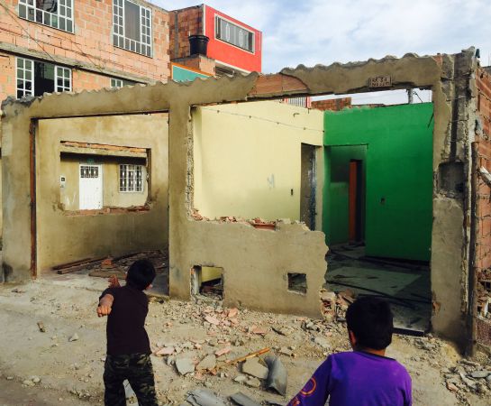 Vándalos saquean y desvalijan viviendas de un barrio en Bosa Vándalos saquean y desvalijan viviendas de un barrio en Bosa