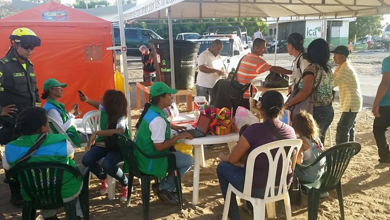Drama en Paraguachón por la llegada de cientos de colombianos desplazados