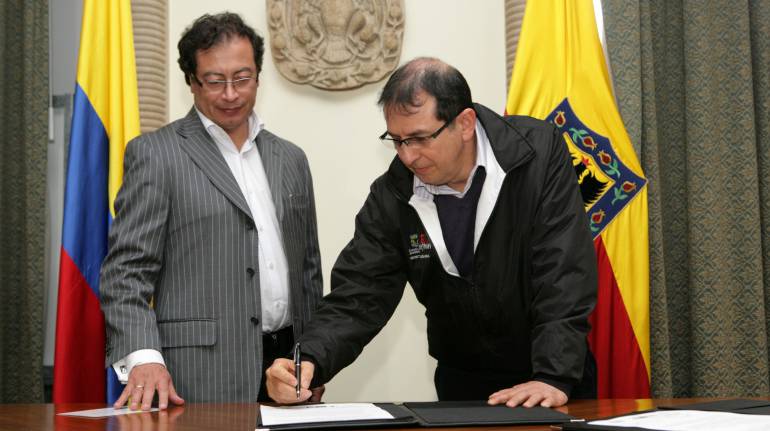 Alcaldía de Bogotá Secretario de integracion social Clara López Gustavo Petro: Renunció el secretario de Integración social de Petro