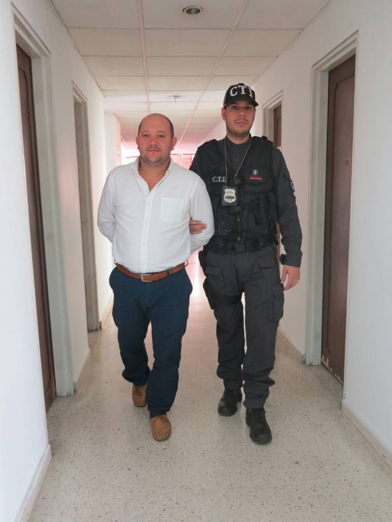 En el Valle capturado candidato al Concejo y su esposa por fraude en inscripción de cédulas