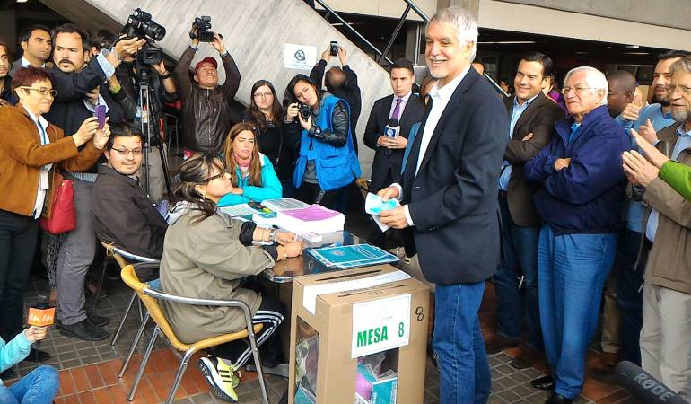 Peñalosa invitó a bogotanos a votar temprano por el futuro de la ciudad