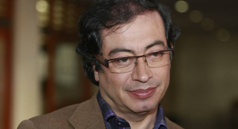 Gustavo Petro Toma Palacio de Justicia: ¿Y si la historia oficial sobre el Palacio de Justicia no es cierta?: Petro