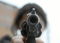 Hallan muertos en Venezuela a periodista y su pareja en el patio de su casa