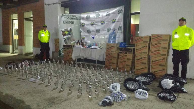 Descubren más de 400 botellas de licor adulterado en Sabaneta, Antioquia