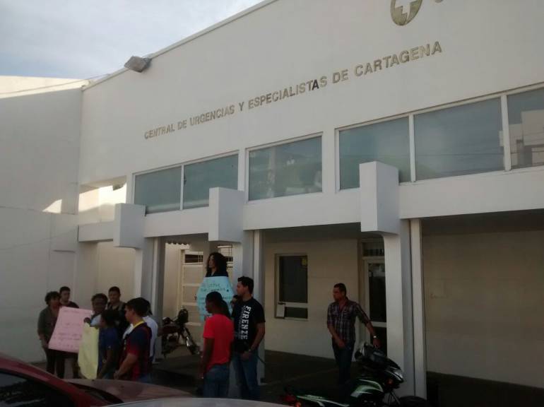 En Cartagena los usuarios de Saludcoop denuncian que continua el mal servicio