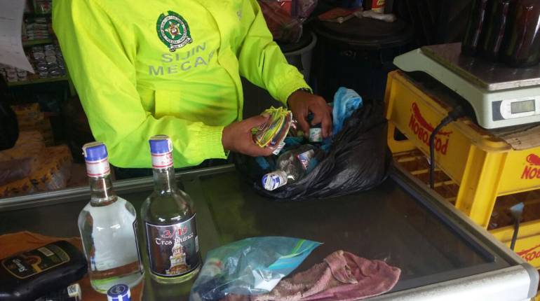 Licor adulterado Cundinamarca policia nacional: Van 190 tiendas de licor adulterado cerradas este año en Cundinamarca