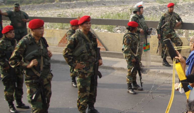 Llegada de militares venezolanos a la frontera coloca en alerta a la población