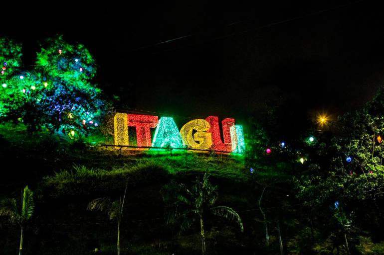 Alumbrado navideño en el municipio de Itagüí.