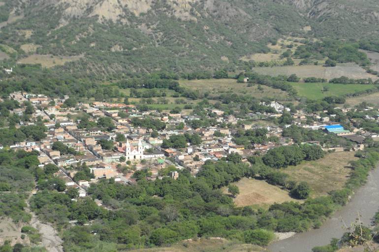 El río Chicamocha se puede atravesar a pie por la fuerte sequía