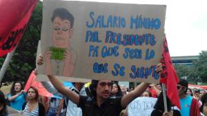 Multitudinaria marcha en Medellín en apoyo al paro nacional indefinido Multitudinaria marcha en Medellín en apoyo al paro nacional indefinido