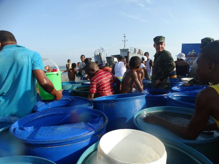 Armada Nacional distribuye más de 500 mil litros de agua potable