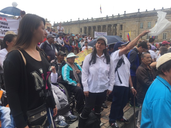 Vendedores y población con algún grado de discapacidad protestan en la Plaza de Bolívar: Vendedores y población con algún grado de discapacidad protestan en la Plaza de Bolívar Vendedores y población con algún grado de discapacidad protestan en la Plaza de Bolívar: Vendedores y población con algún grado de discapacidad protestan en la Plaza de Bolívar