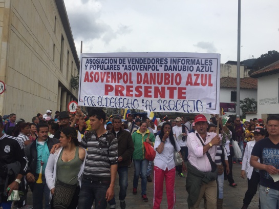 Vendedores y población con algún grado de discapacidad protestan en la Plaza de Bolívar: Vendedores y población con algún grado de discapacidad protestan en la Plaza de Bolívar Vendedores y población con algún grado de discapacidad protestan en la Plaza de Bolívar: Vendedores y población con algún grado de discapacidad protestan en la Plaza de Bolívar