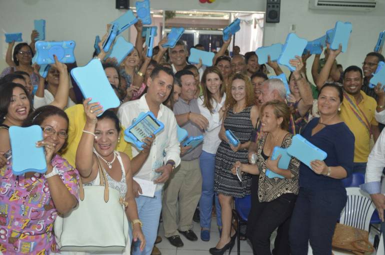 MinTics entregó 978 tablets a docentes de Cartagena