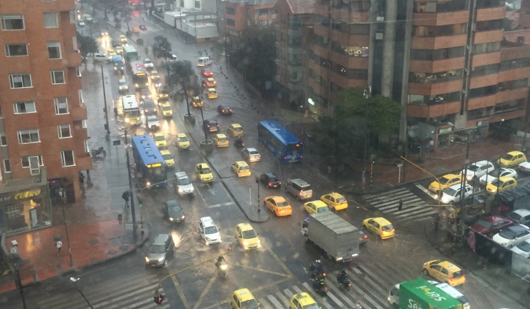Colapso tráfico en Bogotá por fuerte aguacero