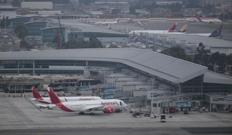 Vuelos en el aeropuerto el Dorado: Fallas en comunicaciones y problemas meteorológicos afectan operación aérea