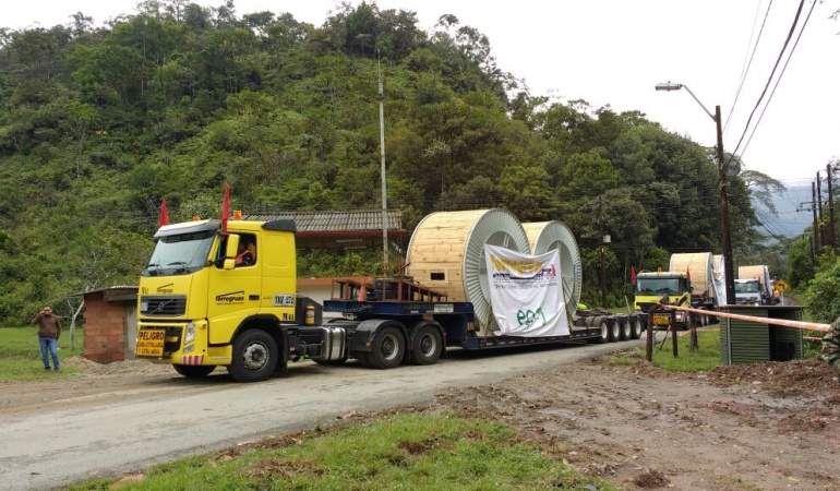 Guatapé: llegan carretes de cables para reparar la central hidroeléctrica: Llegan a Guatapé primeros carretes de cables para reparar central hidroeléctrica