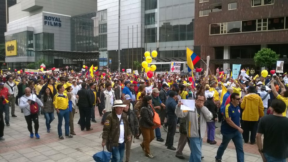 Marcha Contra El Uribismo Proceso De Paz Fotos Marcha De Los