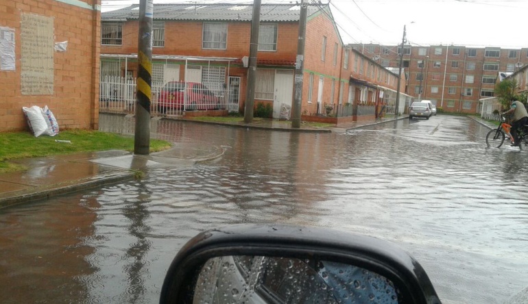 Atienden inundaciones por fuertes lluvias en tres municipios de Cundinamarca