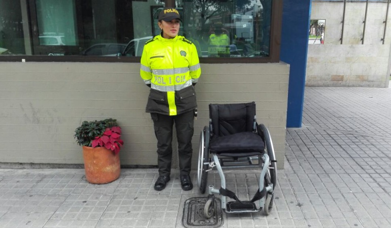 deportista paralímpico silla de ruedas: Aparece silla de deportista paralímpico que se había llevado un taxista