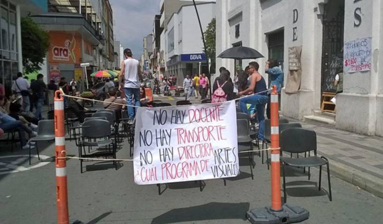 El gobernador del departamento del Quindío les pidió a los estudiantes que presenten sus peticiones ante el consejo superior de la institución