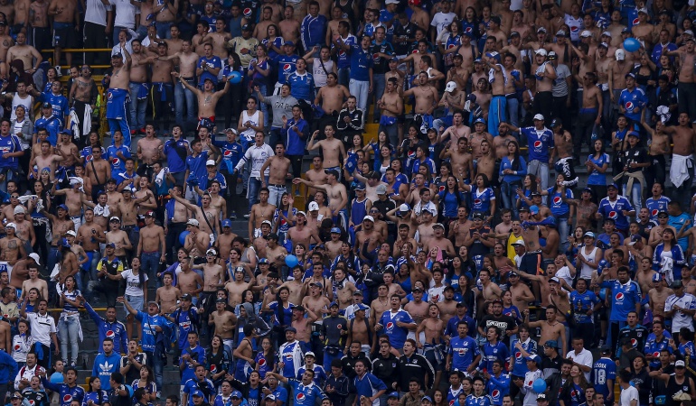 Sanción a hinchas de millonarios: Distrito sanciona a barras de Millonarios por mal comportamiento