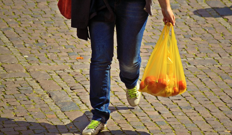 bolsas plásticas residuos sólidos: Distrito apoya la reducción del tamaño de las bolsas plásticas en puntos comerciales