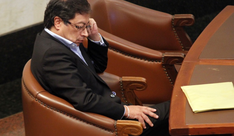 Falsedad en títulos profesionales de Gustavo Petro: Polémica por supuesta falsedad en títulos profesionales de Gustavo Petro