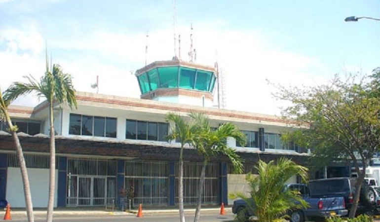 Aeropuerto Simón Bolívar de Santa Marta cerrado: Aeropuerto de Santa Marta cerrado por daño en luces de la pista de aterrizaje