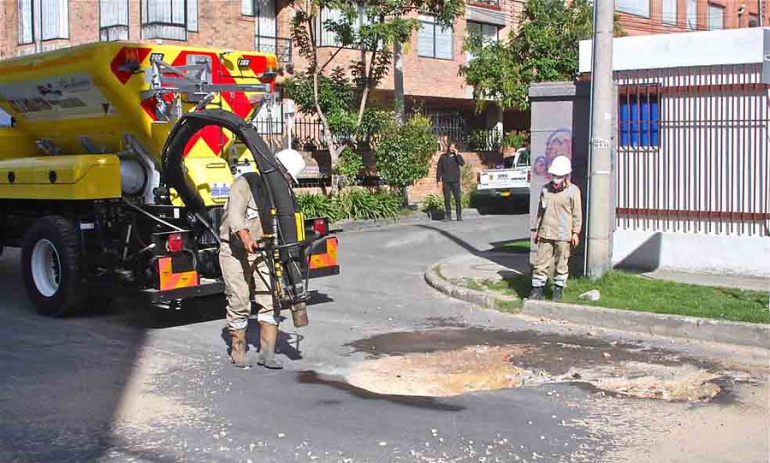 Maquina tapahuecos Bogotá: El IDU tapó más de 250 huecos en la calle 13 en el ingreso y salida de Bogotá