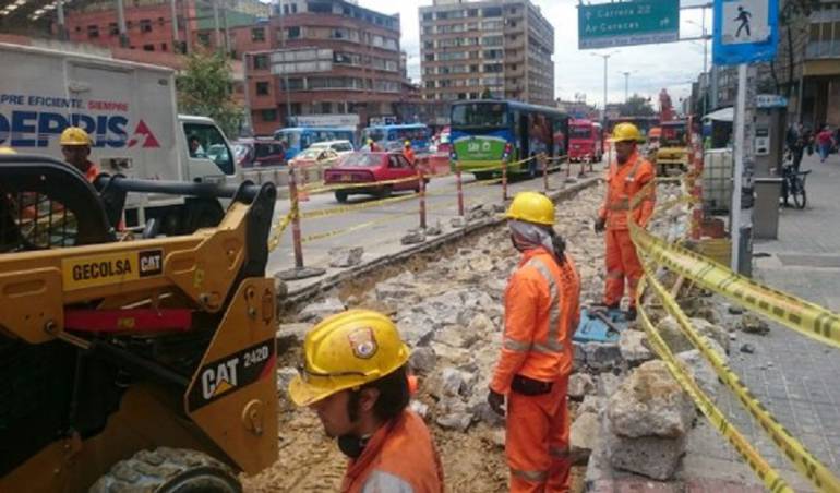 Huecos tapados en 2016 en Bogotá: En 2016 se han invertido más de $2.300 millones para reparar vías del Sitp y TransMilenio