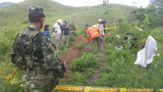 Encuentran restos en fosas de San Juan del Cesar La Guajira: Encuentran dos fosas comunes con catorce restos óseos en zona rural de San Juan - La Guajira Encuentran restos en fosas de San Juan del Cesar La Guajira: Encuentran dos fosas comunes con catorce restos óseos en zona rural de San Juan - La Guajira
