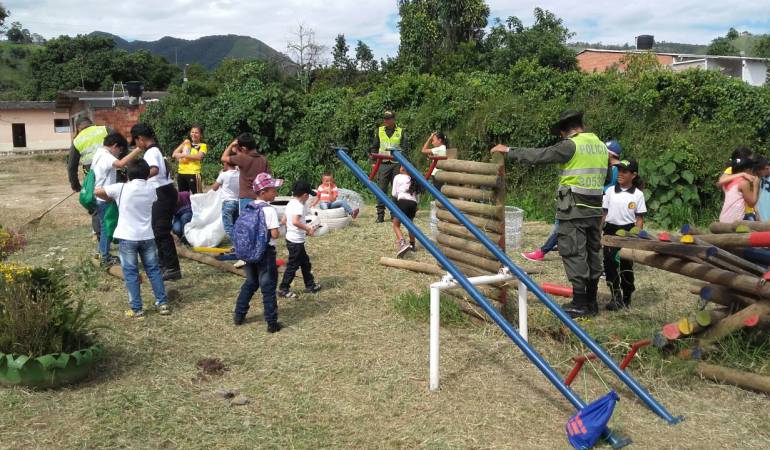 Trabajos comunitarios en parques realiza la policía en Norte de Santander