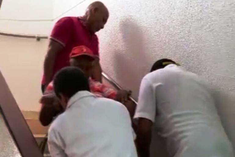 Pacientes quedaron atrapados en ascensor de clínica de Cartagena por varios minutos: Pacientes quedaron atrapados en ascensor de clínica de Cartagena por varios minutos
