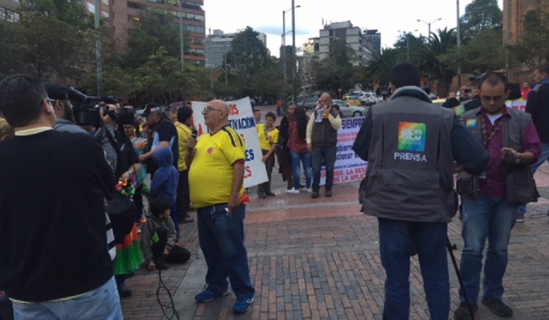 Protesta de taxis en Bogotá: Con papayera inició la protesta de taxis en Bogotá Protesta de taxis en Bogotá: Con papayera inició la protesta de taxis en Bogotá