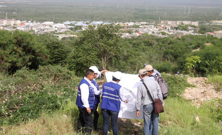 La carrera 38, en el sector de la ladera, prácticamente desapreció entre maleza y ruinas tras los deslizamientos.