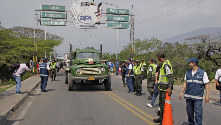 Santos anuncia un plan para reabrir la frontera con Venezuela que presentará a Maduro