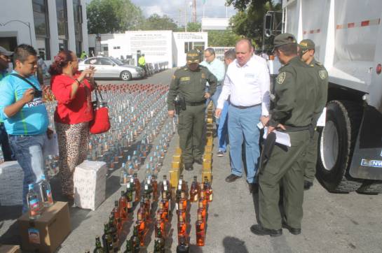 Productos ilegales Parley: Polfa y Rentas combaten la comercialización de productos y juegos de azar ilegales en La Guajira Productos ilegales Parley: Polfa y Rentas combaten la comercialización de productos y juegos de azar ilegales en La Guajira