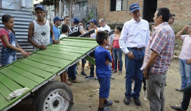 Pacto de convivencia con habitantes de "La Chuquia" en Ibagué: Autoridades locales firman pacto de convivencia con habitantes de "La Chuquia" en la comuna 8