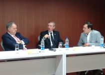 Senador Navarro Wolff recibió insultos en un foro en Medellín