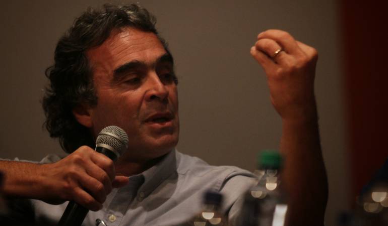 Escandalo por malos manejos fiscales en administración de Sergio Fajardo: Sergio Fajardo niega que haya violado topes a gastos de funcionamiento