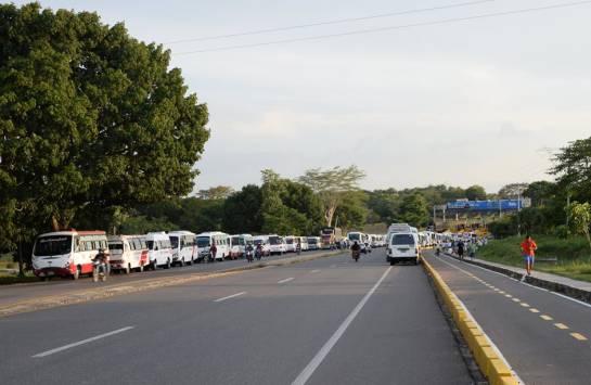 Transportadores intermunicipales de Sucre protestan por aumento en tarifa de un peaje Transportadores intermunicipales de Sucre protestan por aumento en tarifa de un peaje