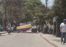 Trancón, daños en peaje y capturas dejó protesta contra Electricaribe en Cartagena