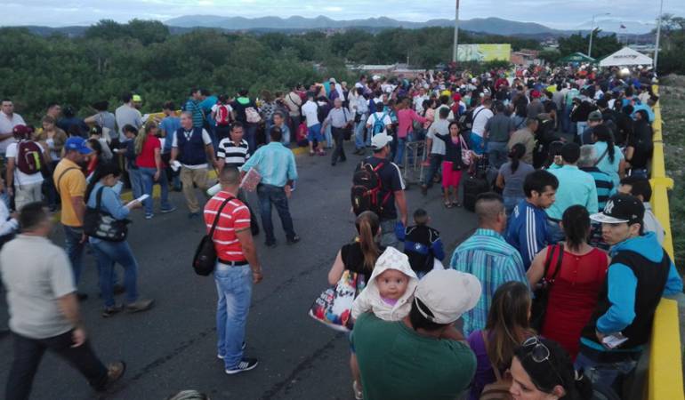 Colombia y Venezuela abrieron sus fronteras después de un año de forma peatonal