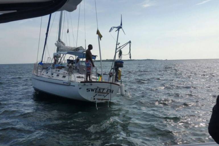 Guardacostas brinda asistencia a un velero en Islas del Rosario: Guardacostas brinda asistencia a un velero en Islas del Rosario