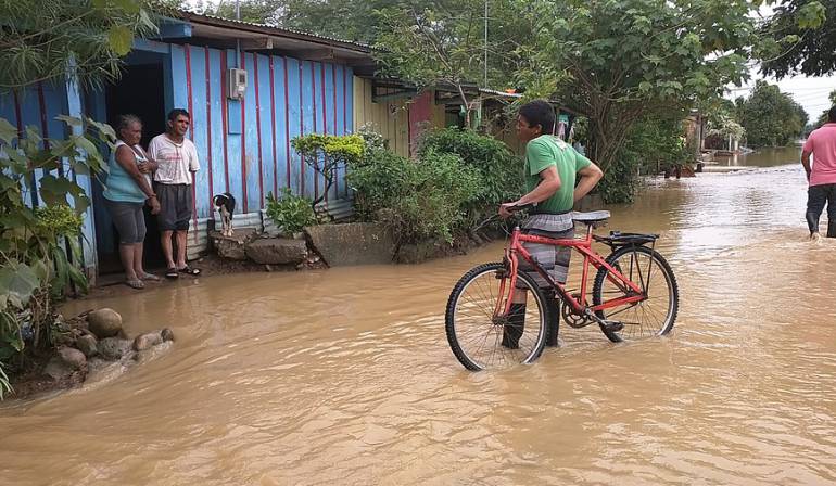 Más de 100 familias damnificadas por inundación en Puerto Boyacá - Caracol Radio