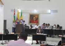 Concejales piden que alcalde deje los chistes y no haga el show