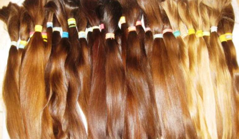 Venezolanas venden el pelo en Cúcuta
