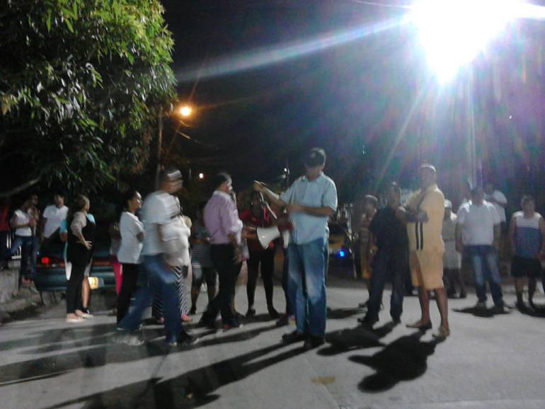 Protesta por altos decibeles en Barranquilla: Parranda vallenata con sancocho en la vía por altos decibeles en el barrio El Carmen