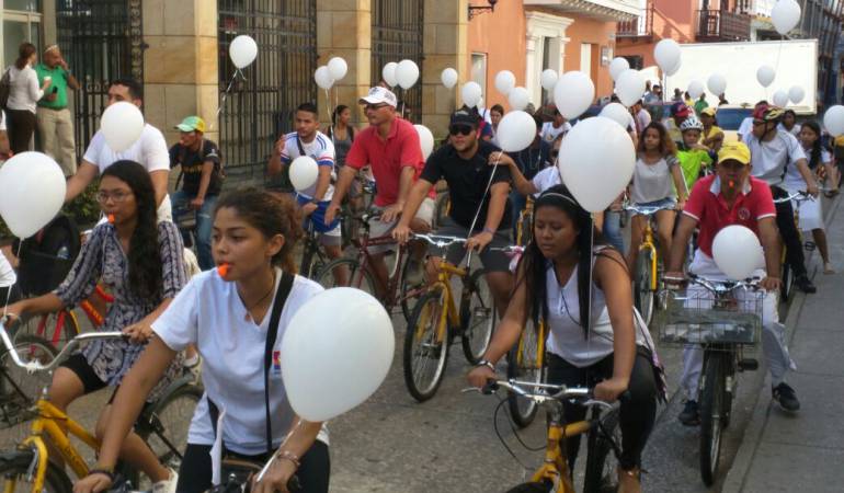 Con una 'bicicletón', estudiantes apoyaron la firma de la paz en Cartagena